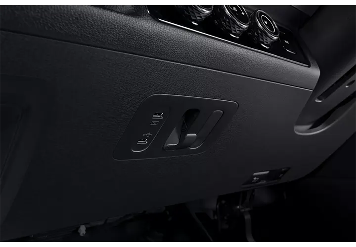 12V-Power-Outlet-18W-USB-Charging-Port-InteriorAirev.webp