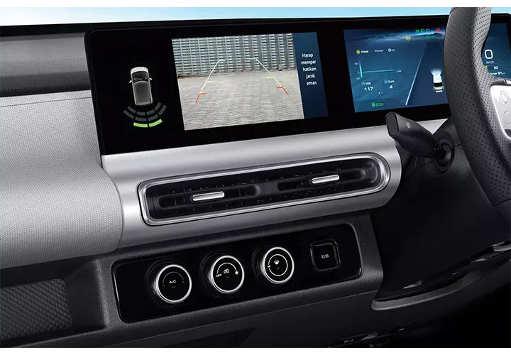Rear-Parking-Sensor-and-Camera-InteriorAirev.webp